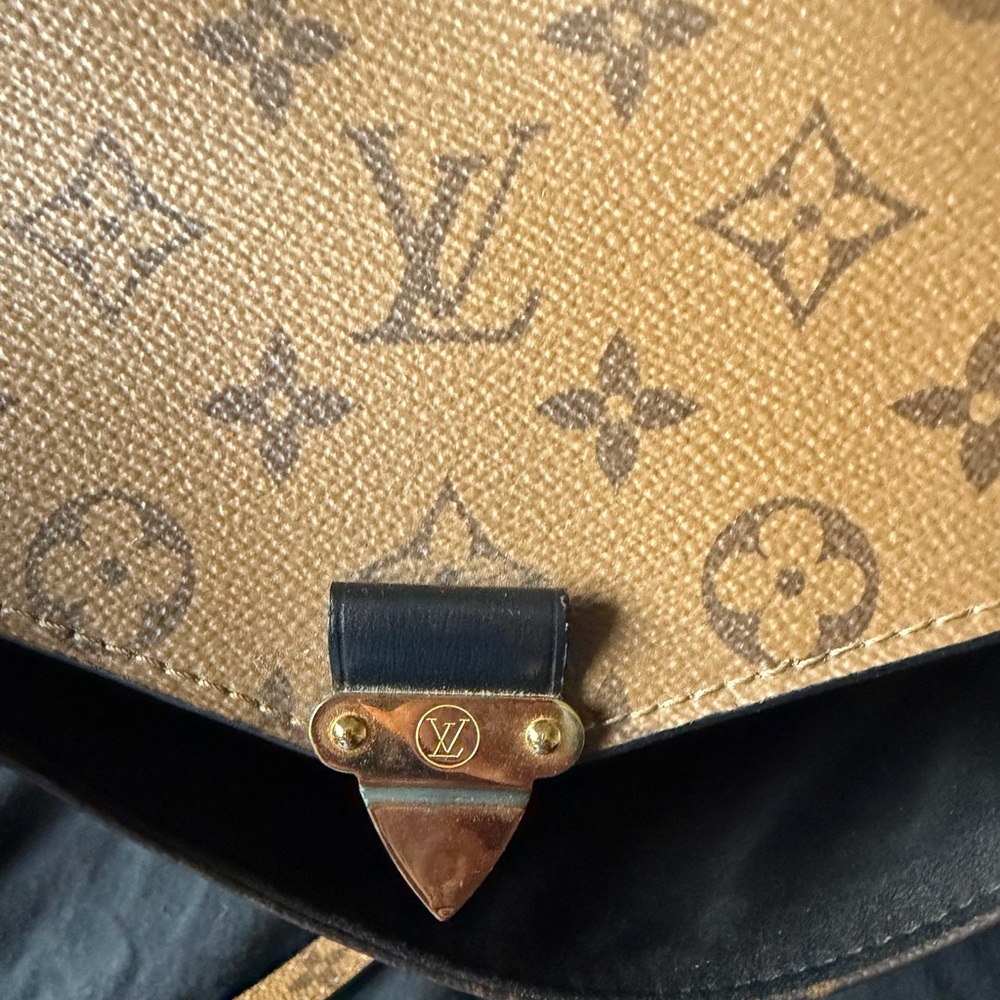 Louis Vuitton Pochette Metis reverse Monogram Crossbody Bag - Picture 15 of 16